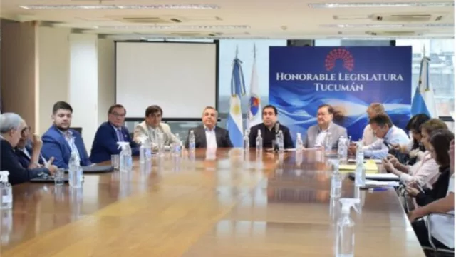 Honorable Legislatura: autoridades debatieron sobre el consumo y campaña del azúcar (cuya producción es vital para la economía tucumana)