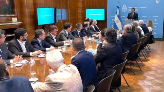 Los fabricantes de autos le dan luz verde a Sergio Massa: reunión con más "gracias" que "peros" (2023 será un mes a mes)