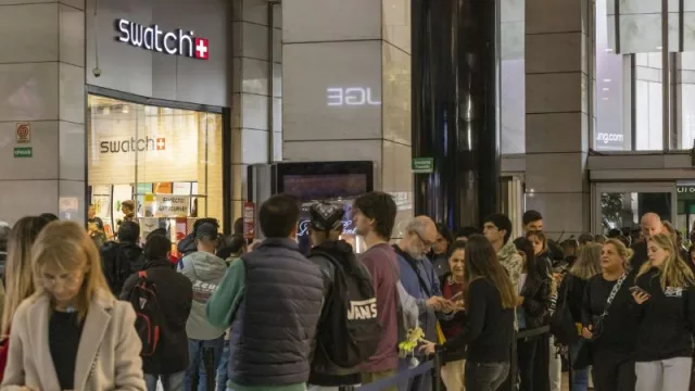 Omega x Swatch: la nueva y exclusiva colección de relojes causó furor en el Alto Palermo