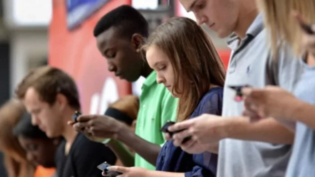 Los periodistas se están viendo superados por los influencers (a la hora de llegar al público con temas informativos) en redes sociales como TikTok y Snapchat (Segunda parte)