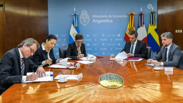 Cerraron nuevos acuerdos con el Club de París: la figurita difícil y qué financiamiento se abre