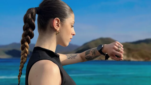 Llegaron los smartwatches que se cargan una vez por mes (Mibro ya vende en el país)