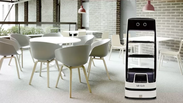 Llegó Cloi, el robot que te servirá la comida en tu restó preferido (¿la propina será en Bitcoins?)