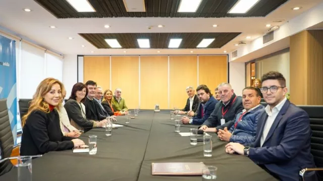 Firman convenio para reducción del impuesto a las ganancias a trabajadores de refinerías