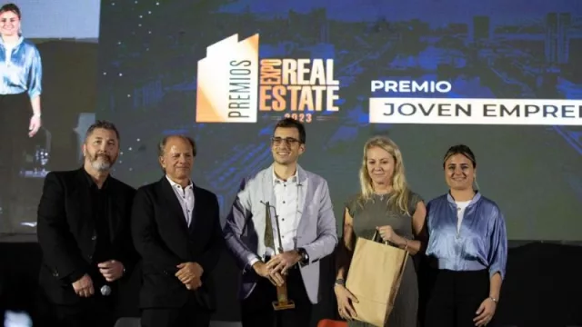 Oscar Bercovich (socio fundador de Metrocubico) fue premiado como el joven emprendedor del año en la Expo Real Estate