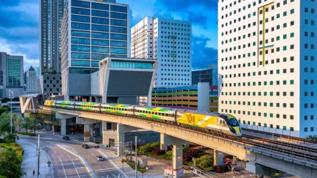 El servicio de tren Brightline Miami-Orlando enfrenta un retraso: lo que debes saber