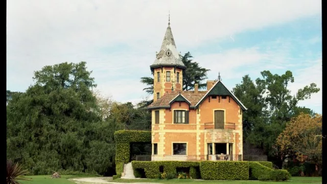 Si vas para la Costa Atlántica, pasas por La Raquel: el famoso castillo de la ruta 2 abre sus puertas (y podes pasar un día de campo)