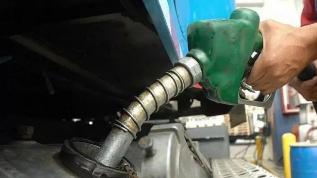 Sergio Massa anunció el congelamiento del impuesto a los combustibles