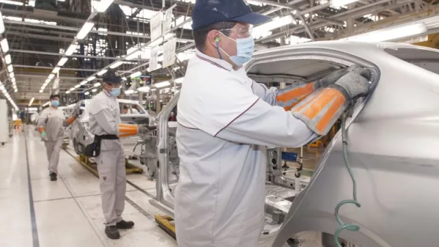 Por un inesperado freno, la industria automotriz perdió exportaciones y dejó de crecer en octubre