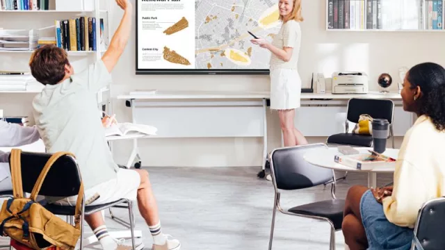 Mirá lo que esta pantalla para tu sala de capacitación (y además tiene Android)