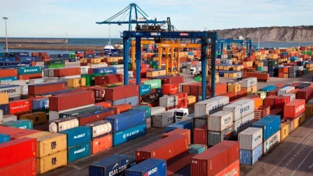 SIRA para importaciones, cepo y deuda comercial: los plazos para al nuevo Gobierno