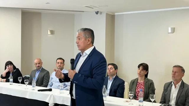 El gobernador electo de Neuquén presenta un ambicioso plan de becas (en reunión con empresas de Vaca Muerta)