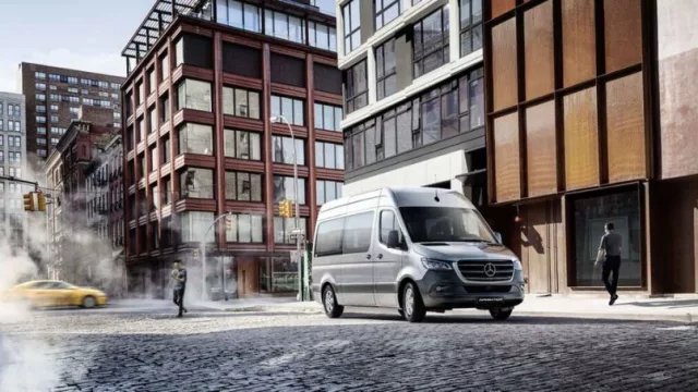 Mercedes-Benz lanza en el país la Sprinter con el nuevo motor OM654