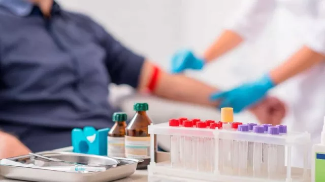 Prepagas: cobrarán un 'extra' a afiliados por hacerse análisis de sangre y otros estudios