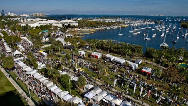 Te vas enamorar: llega el Coconut Grove Arts Festival 2024 (una fusión de arte y experiencia interactiva)