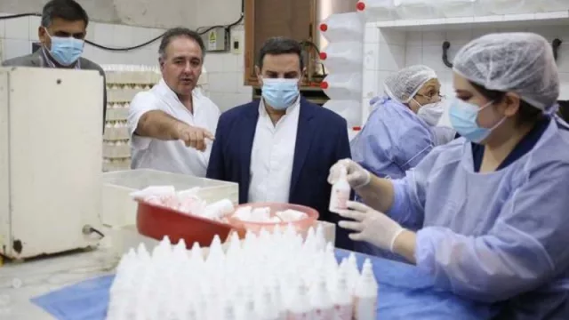 Dengue en Tucumán: la provincia produce repelentes a mayor escala (y son distribuidos en hospitales)