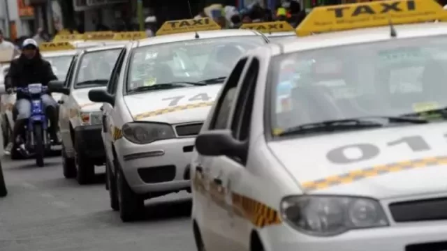 Aprobaron el aumento en la tarifa de taxis en Tucumán (la bajada de bandera costará $600)