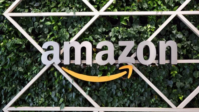 Amazon supera por primera vez los 2 billones de dólares en valoración bursátil al calor del 'rally' de la IA