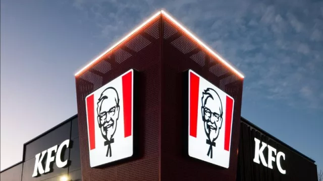 KFC se convierte en la tercera marca de comida rápida en España (y espera duplicar su facturación en 2024, superando los 400 millones de euros respecto a 2019)