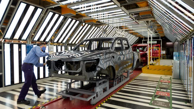 Renault y Nissan vuelven a parar la producción de pickups en Córdoba