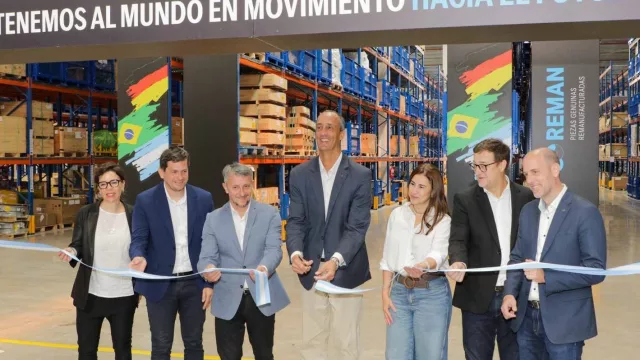 Mercedes-Benz Camiones y Buses celebra su tercer aniversario (e inaugura un nuevo Centro Logístico de autopartes y repuestos)