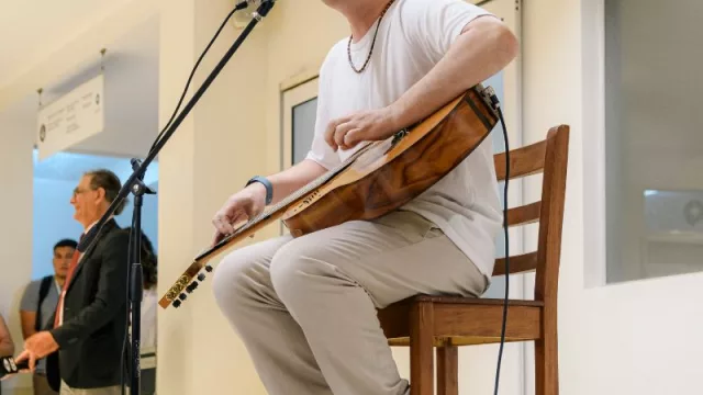 Nahuel Pennisi ofreció un emotivo recital en el Sanatorio 9 de Julio