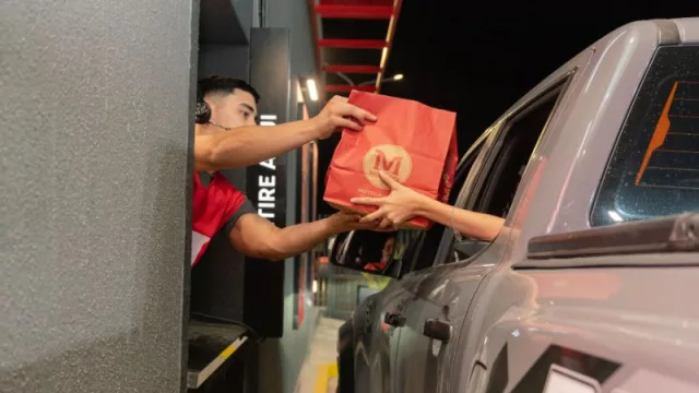 Delivery y drive-thru: algunas de las claves de la estrategia de Mostaza para potenciar su crecimiento