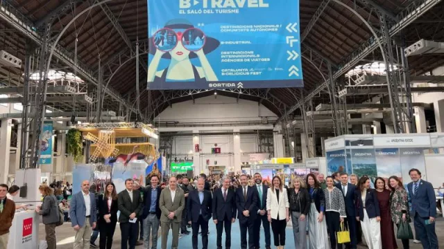 El stand de Cataluña en la feria internacional B-Travel 2025 gira en torno a la distinción como Región Mundial de la Gastronomía 2025