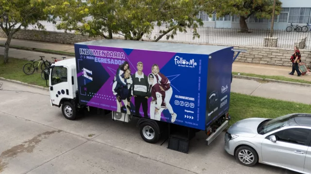 Llega a Tucumán el primer showroom móvil textil del país (creado por Follow Me)