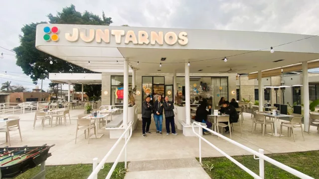“Juntarnos”, el bar tucumano donde la inclusión inspira y las empresas también dicen presente