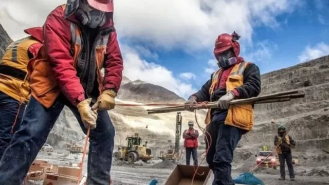 Proveedores mineros advierten por el reemplazo de empresas locales por firmas extranjeras