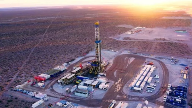 La producción de petróleo en Argentina alcanzó en agosto su mayor nivel (desde 1999) impulsada por Vaca Muerta