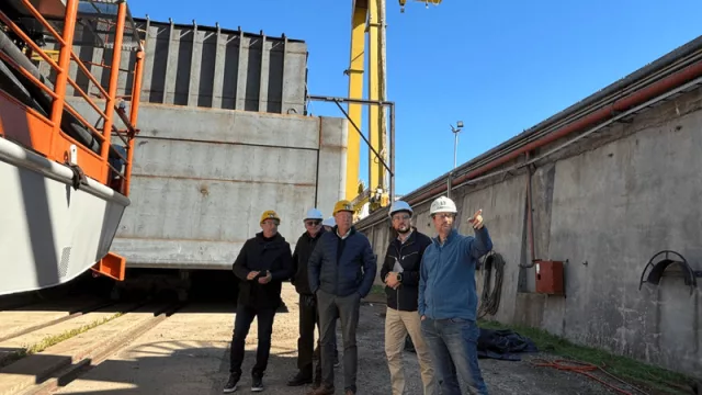 Y la nave va…: el astillero Atria de Alvear, volvió a producir (cerró en 2022 y hoy emplea a 100 personas)