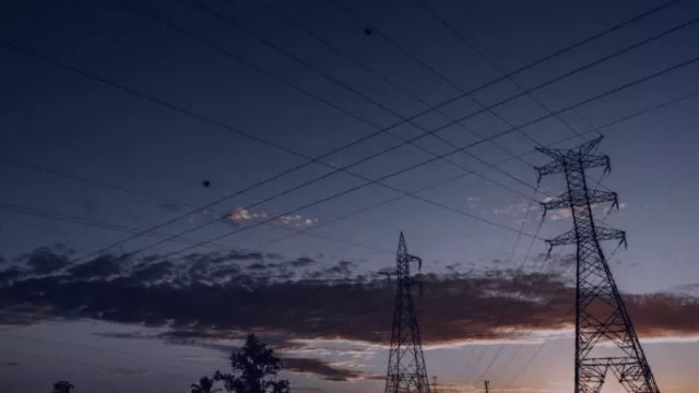 El Instituto Mosconi advierte señales mixtas en el sector energético: fuerte repunte del petróleo, caída del gas y menor presión fiscal