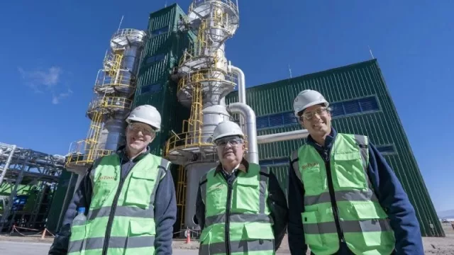 Jalil y el embajador del Reino Unido recorrieron el proyecto Fénix y destacaron su impacto económico para Catamarca