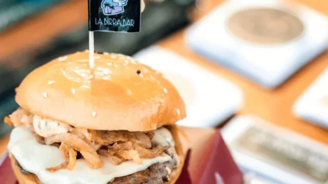 La Birra Bar y la Crispy Dubai: la tercera vez que es la mejor hamburguesa del mundo es Latina (de Argentina)