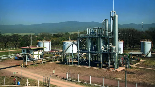 Tucumán lidera un récord histórico de producción de alcohol en el NOA