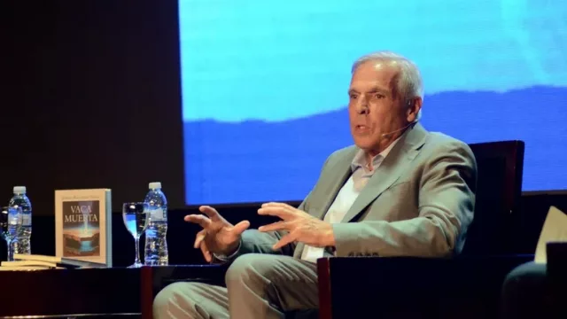 Jorge Sapag presentó su libro y reivindicó a Vaca Muerta como pilar estratégico del país
