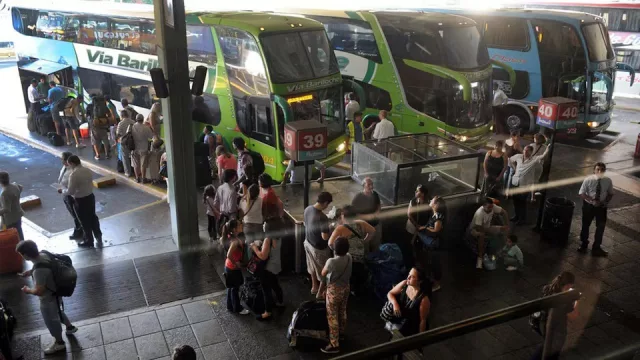 Las empresas de larga distancia deberán cubrir pasajes gratuitos sin ayuda del Gobierno