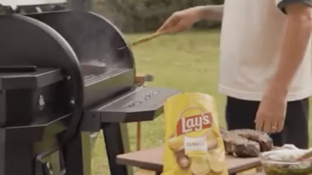 Messi no para de generar spots y activaciones: nuevo viral haciendo asado y comiendo Lay´s sabor asado argentino
