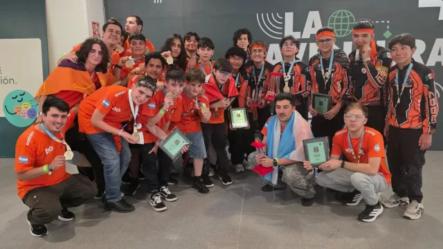 Orgullo mendocino: Shadowfox, del Instituto Tomás Alva Edison, se consagró campeón mundial de robótica en México