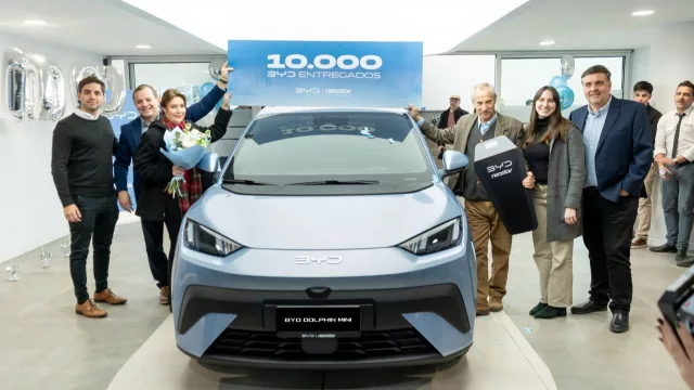 BYD vendió en Rosario su unidad número 10.000 ("un hito de comercialización en el país", aseguró la firma)