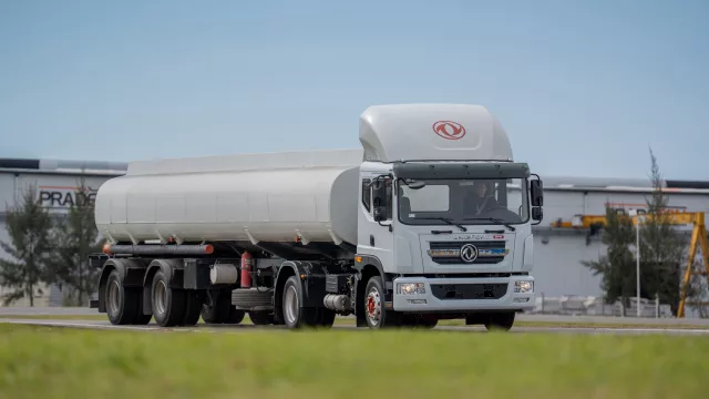 Dongfeng suma capacidad para el transporte: el nuevo Captain D 1830 Tractor llegó a Tucumán