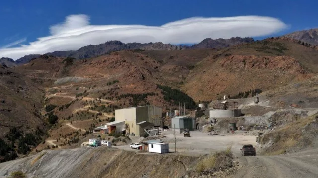 Neuquén impulsa nuevos proyectos mineros para abastecer a Vaca Muerta y reactivar la explotación de oro y plata